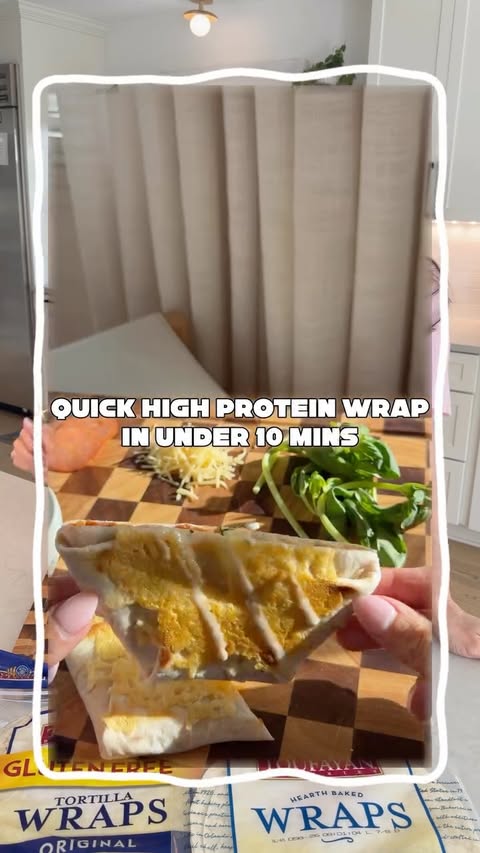 Instagram post by @kee_to_wellness for Toufayan Bakeries. Caption reads: ok this might be my new favorite quick lunch 🍕....
