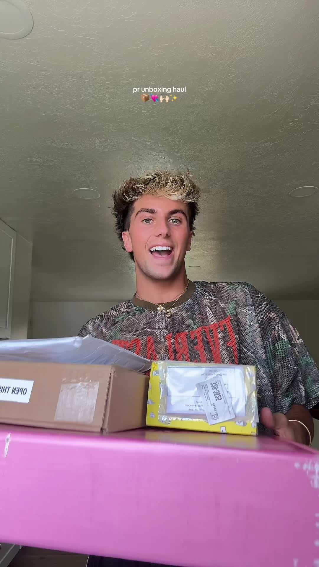 TikTok post by @carterrrw for Beekman 1802. Caption reads: a little pr unboxing for your Thursday 📦💘✨🤩....