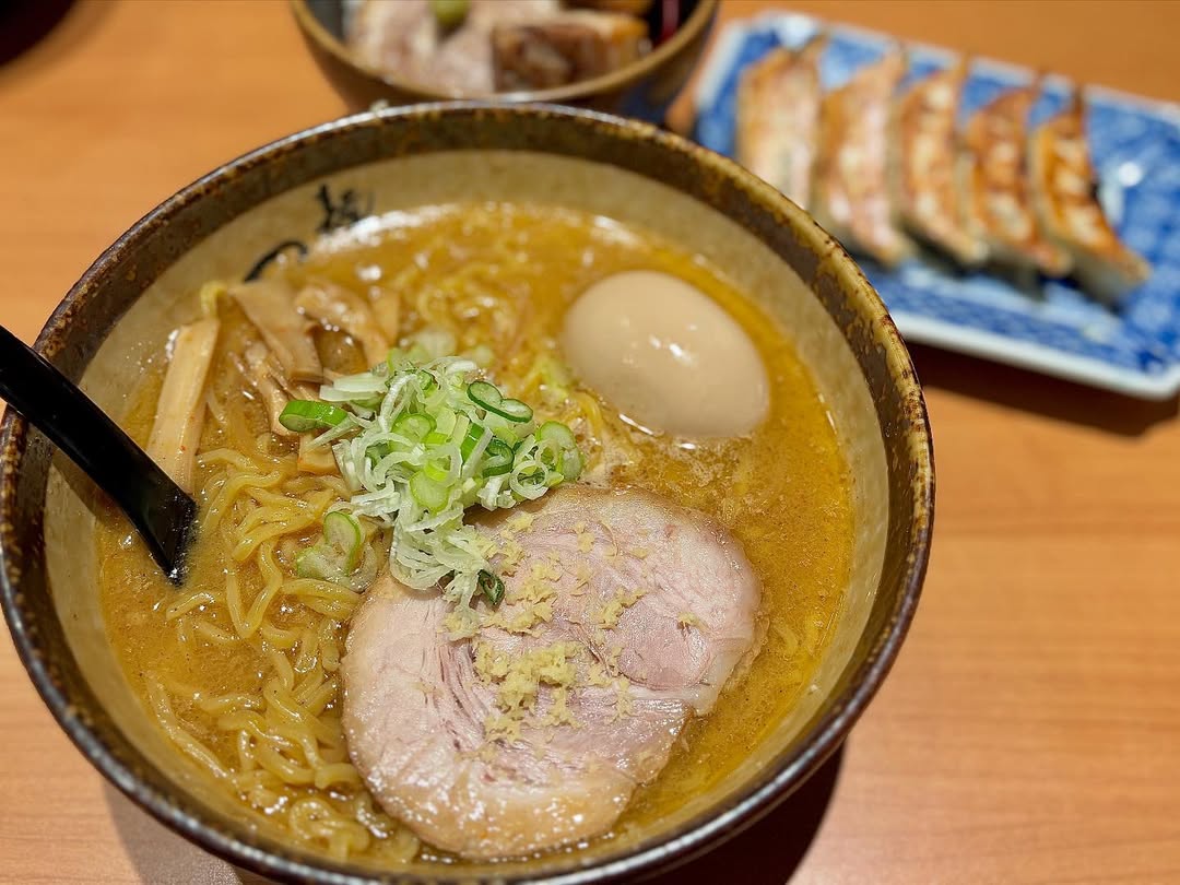 Instagram post by @tabelog_sake for Toyama Station City. Caption reads: #富山ステーションシティアンバサダー
・
・
・
📍#麺屋つくし....