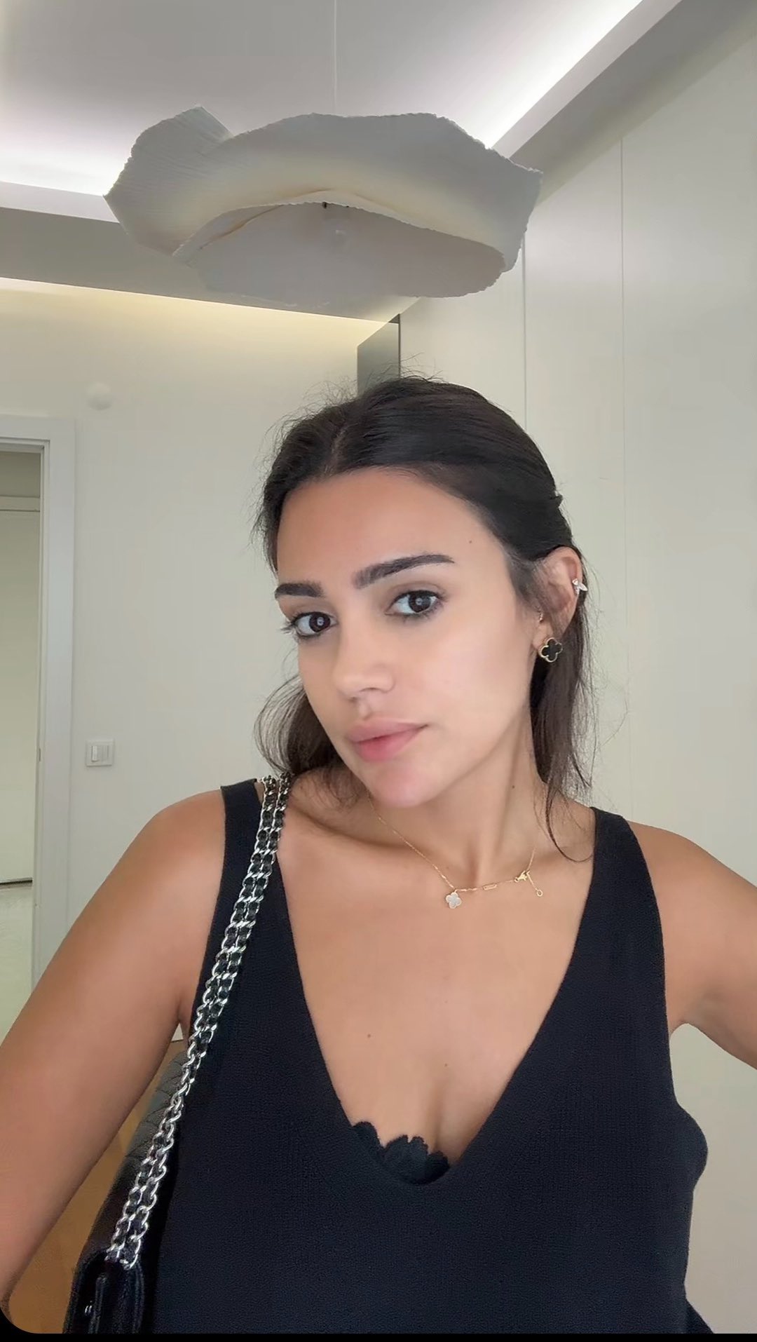 Instagram post by @ilaybektas for Ipekyol. Caption reads: Bugünden🖤
Reklam.