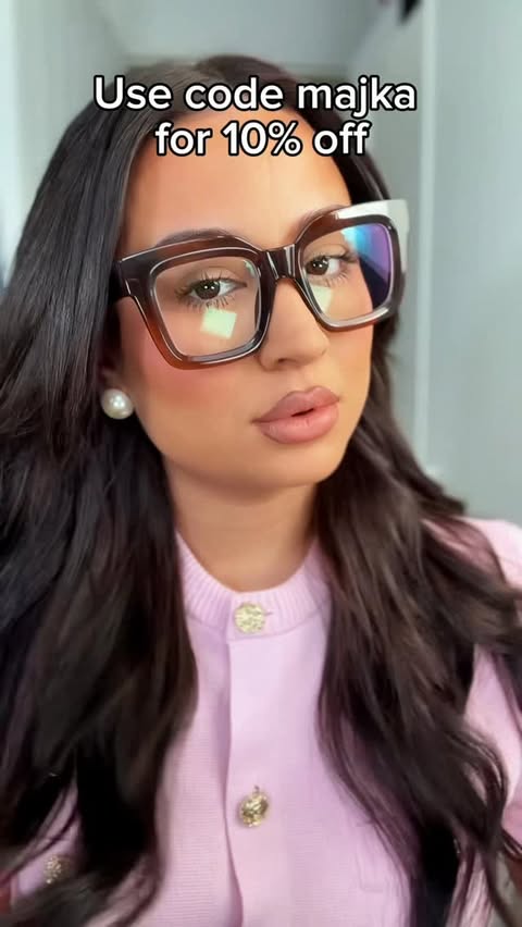 Instagram post by @majka.mb for Zeelool. Caption reads: @zeelool #zeelool use code Majka for 10% off.