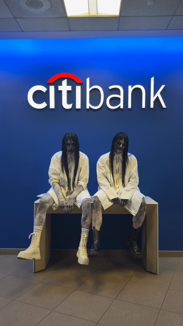 Instagram post by @aaron_kohler for Citi. Caption reads: [...] you @heidiklum 🖤
.
@citibank....