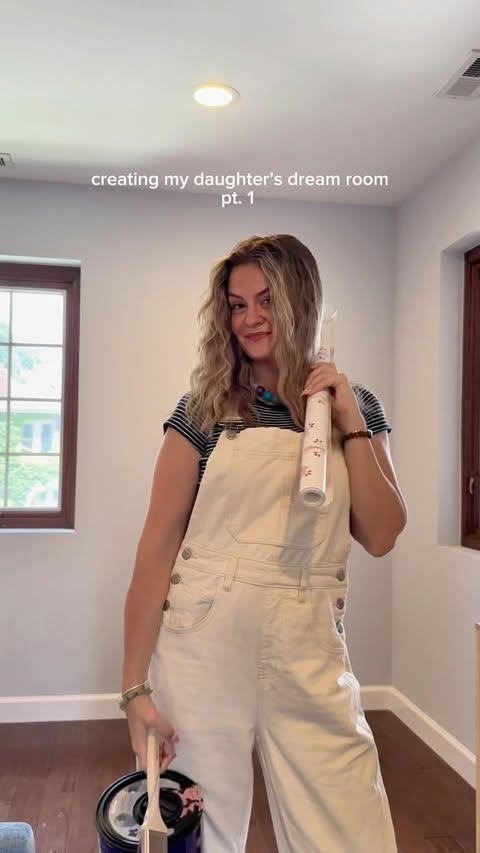 Instagram post by @alisonhavens_ for Pottery Barn Kids. Caption reads: [...] room in the house 🤍 Wallpaper from....