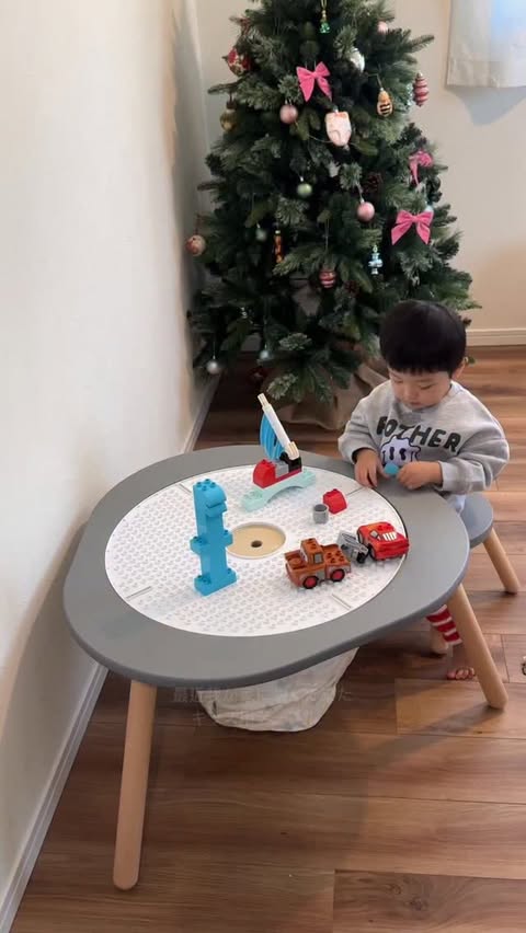 Instagram post by @priv_iro0 for Stokke. Caption reads: STOKKEにこんな新しい商品があるなんて知らなかった🥹！

ストッケ　ミューテーブル♡
色は....