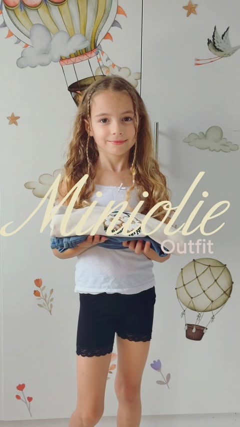 Instagram post by @reiss_wesla_isla for Miniolie. Caption reads: [...] loving this adorable outfit from MiniOlie 🤍....