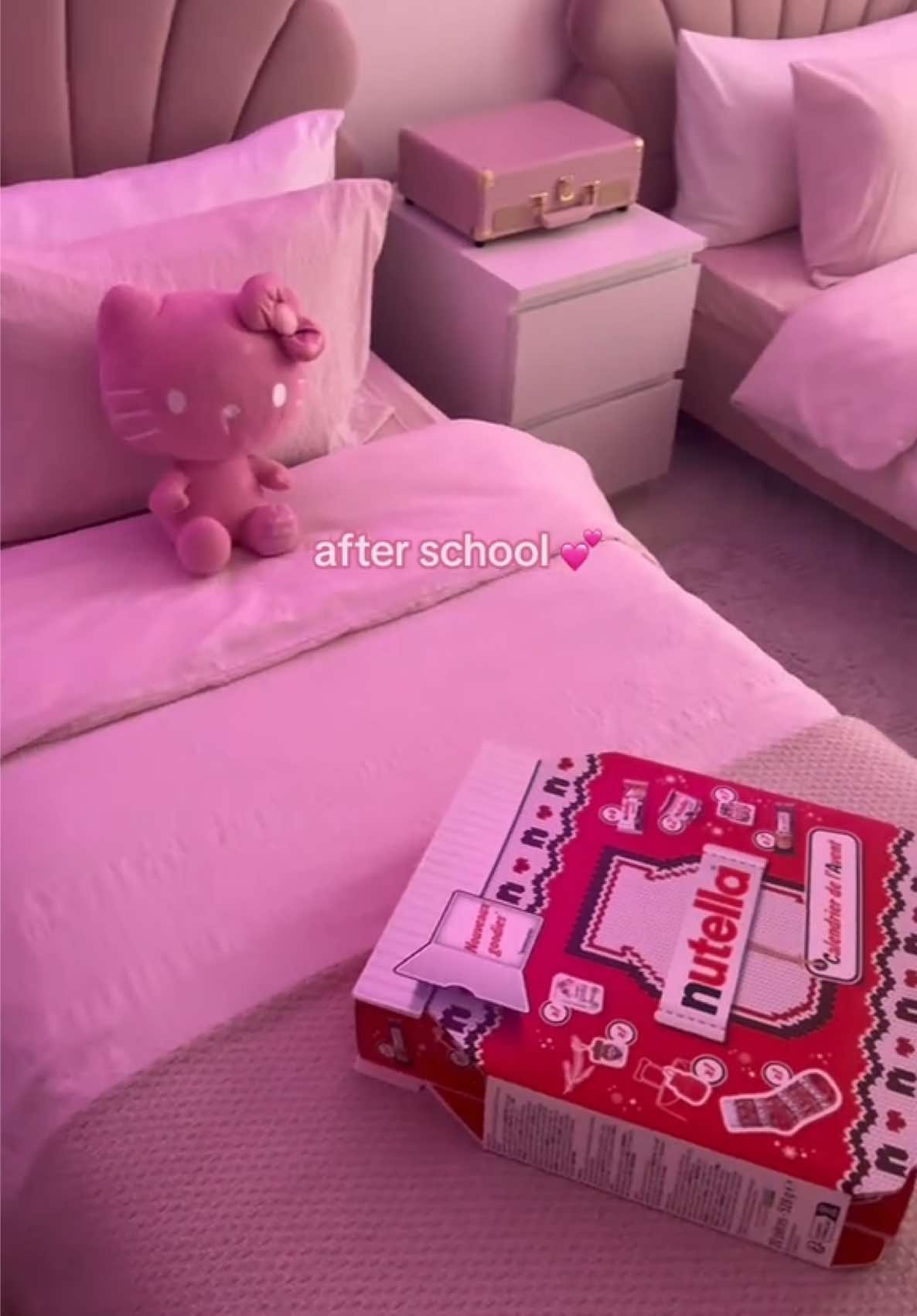 TikTok post by @sisters.ss for Nutella. Caption reads: #afterschool #calendrierdelavent #nutella #sisters....