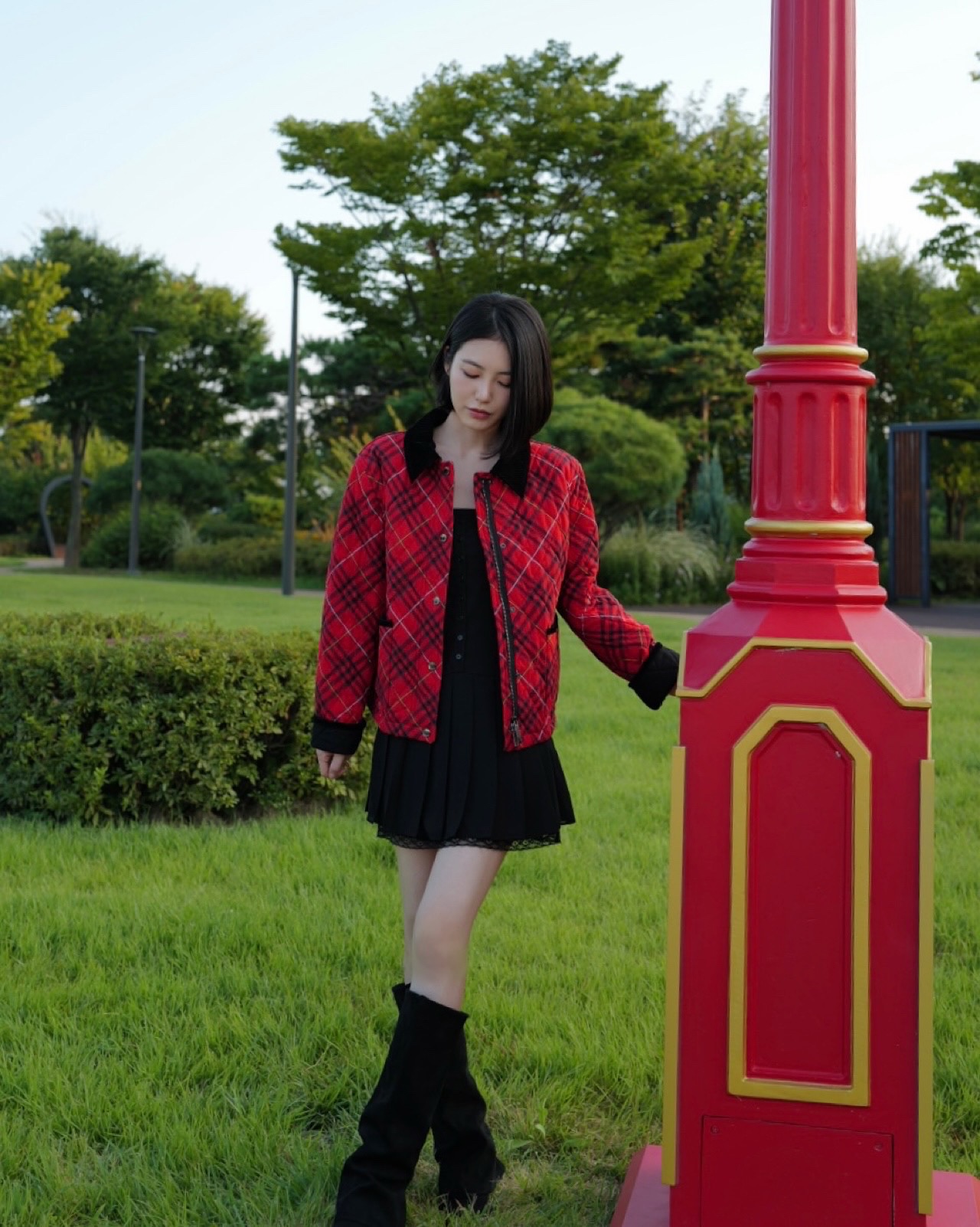 Instagram post by @__shinyeeun for Burberry. Caption reads: @burberry ♥️✔️
#AD.