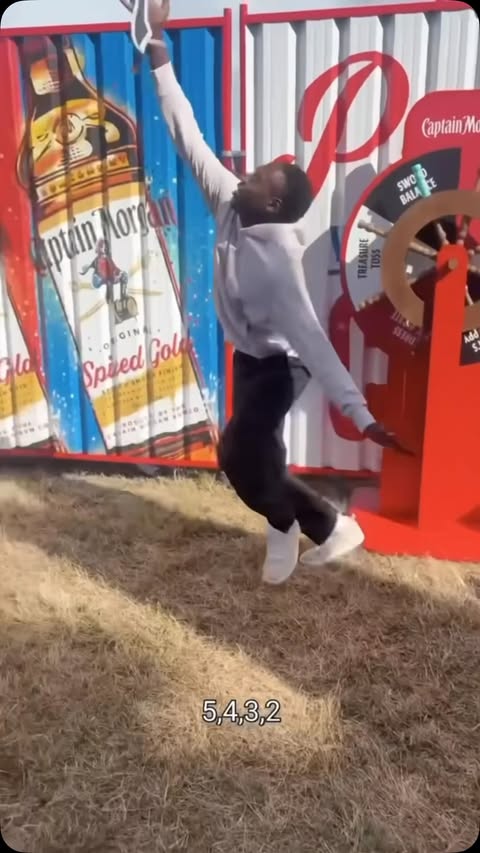Instagram post by @stxphnotsteve for Captain Morgan. Caption reads: [...] love a lil bit of Captain.. ❤️✨....