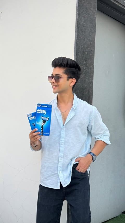 Instagram post by @itsyashsharma7 for Gillette. Caption reads: [...] and moisturising lubrastrip. #GilletteMach3....