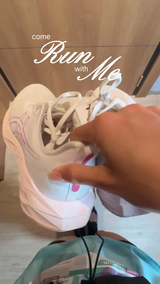 Instagram post by @debisagita for Rexona. Caption reads: 7KM vlog run but make it fresh✨🏃🏻‍♀️
Rexona....