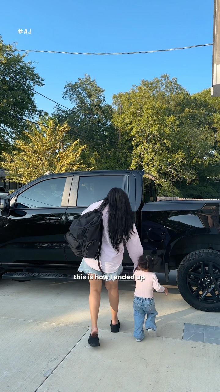 Instagram post by @evelynjuarezofficial for Emergen-C. Caption reads: #ad #EmergenCPartner  That moment you almost drink....