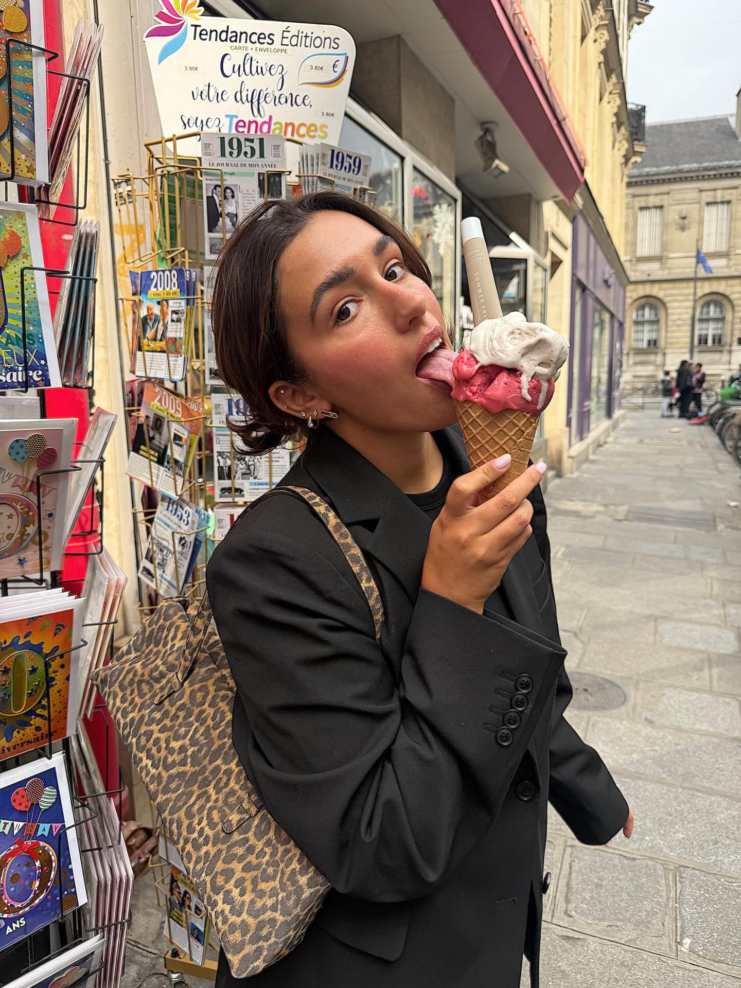 Instagram post by @mayadorable for Summer Fridays. Caption reads: Plus que 4 vendredis avant l’été!!!!! Mais en vrai....