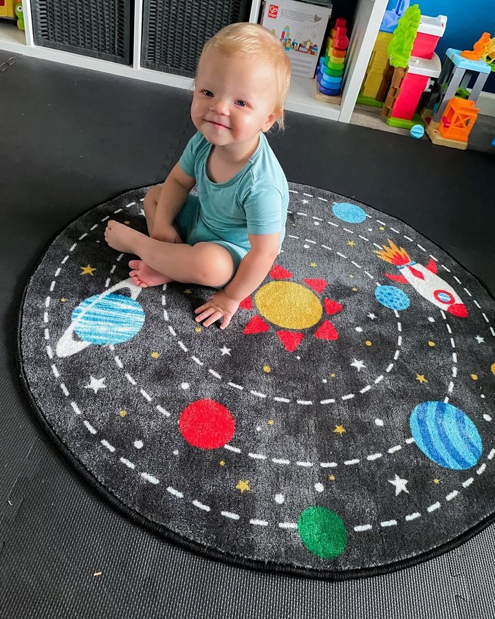 Instagram post by an influencer for Delta Children. Caption reads: [...] all the stars! Gifted by @deltachildren and....