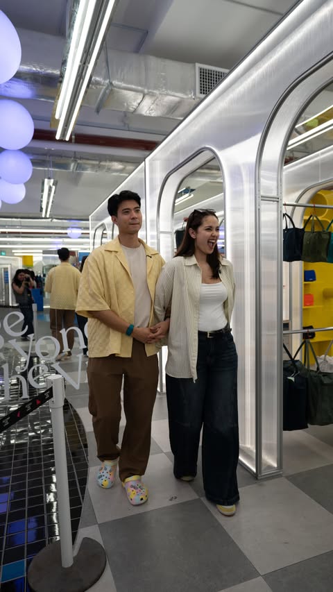 Instagram post by @mikaeldaez for Cebu Pacific Air. Caption reads: [...] we rediscover @visit_singapore with....