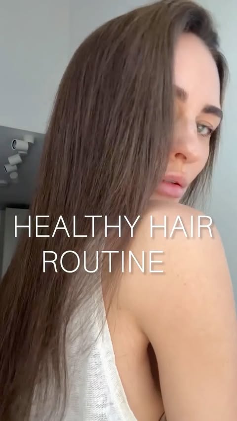 Instagram post by @valentyna_pushkarenko for Authentic Beauty Concept. Caption reads: [...] 🤍 Gentle detangling with....