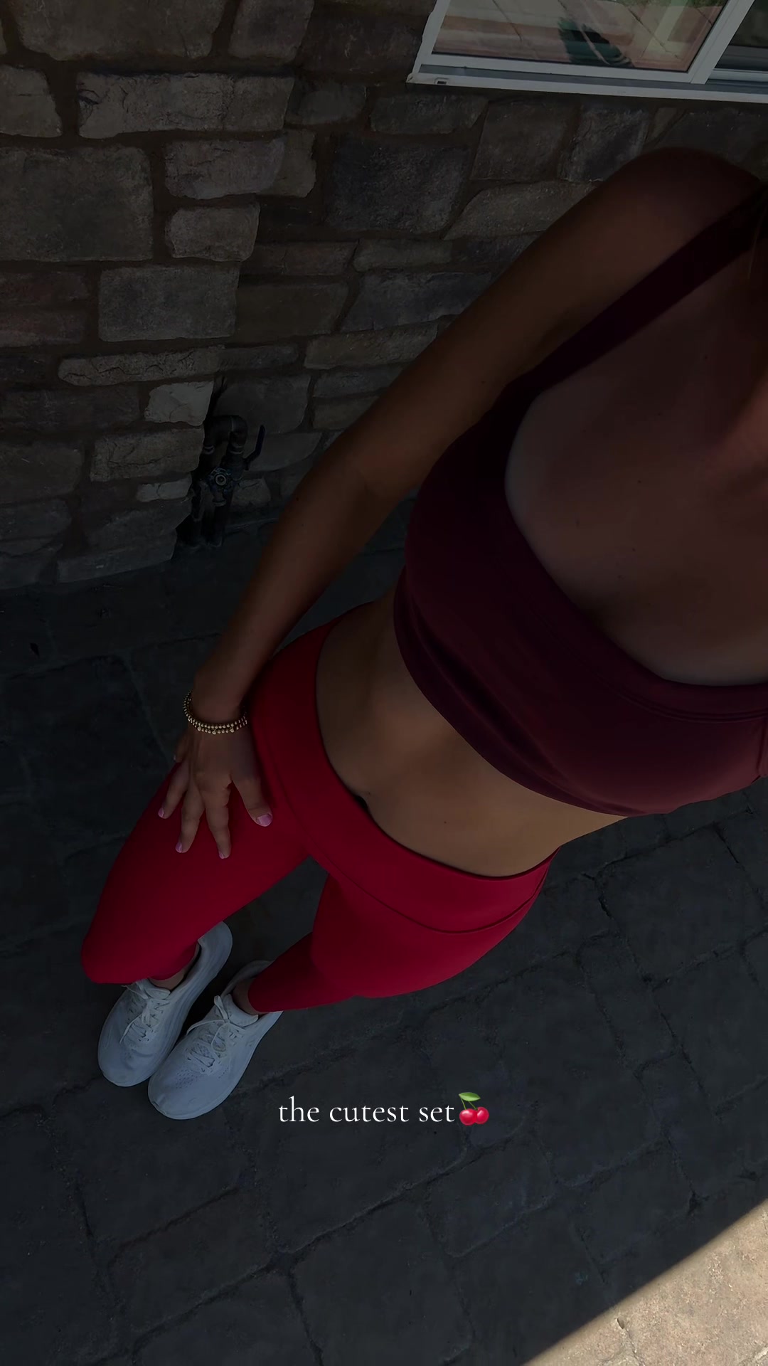 TikTok post by @brookeellee for UNISSU. Caption reads: @Unissu #workoutset #leggings #brookeellee #tts.