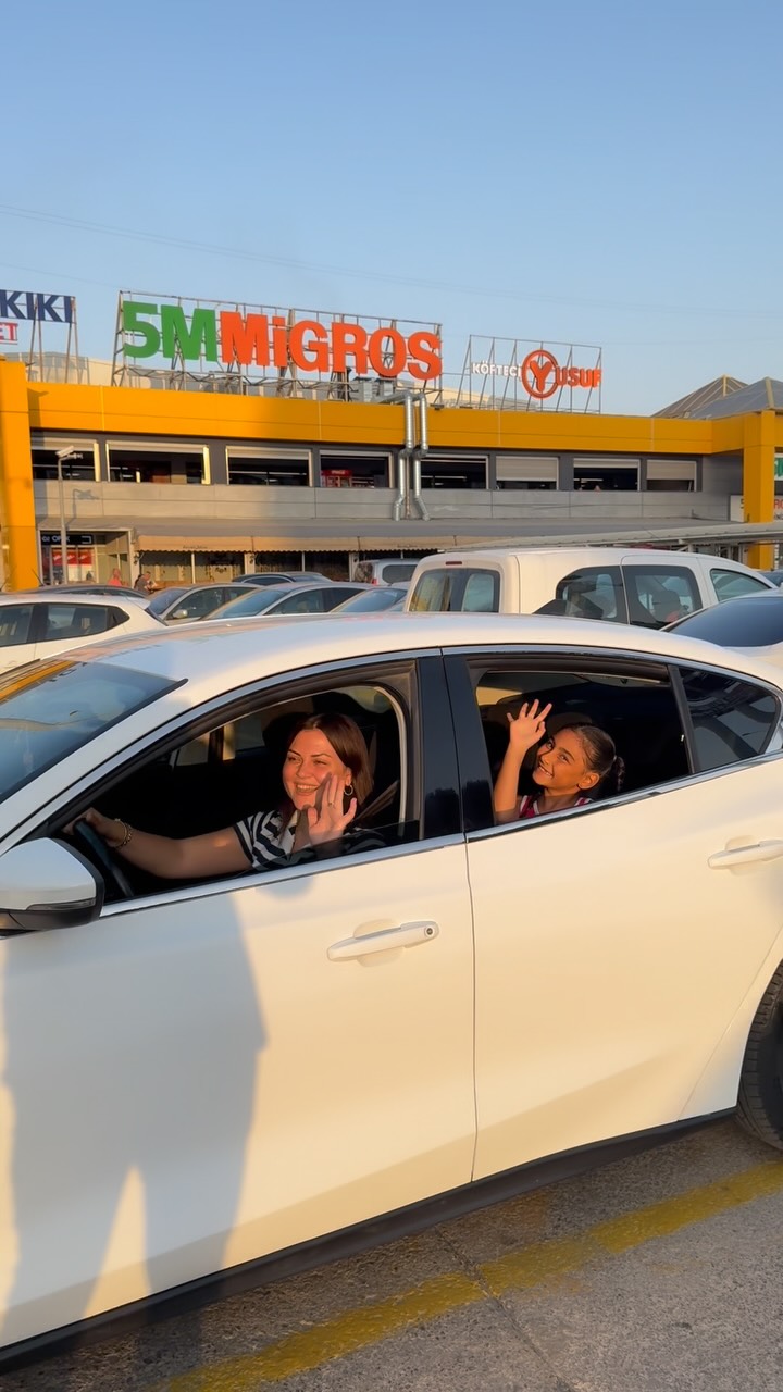 Instagram post by @duyguozenserrr for Migros. Caption reads: Bir anda kendimizi heyecanla @migros_tr ta....