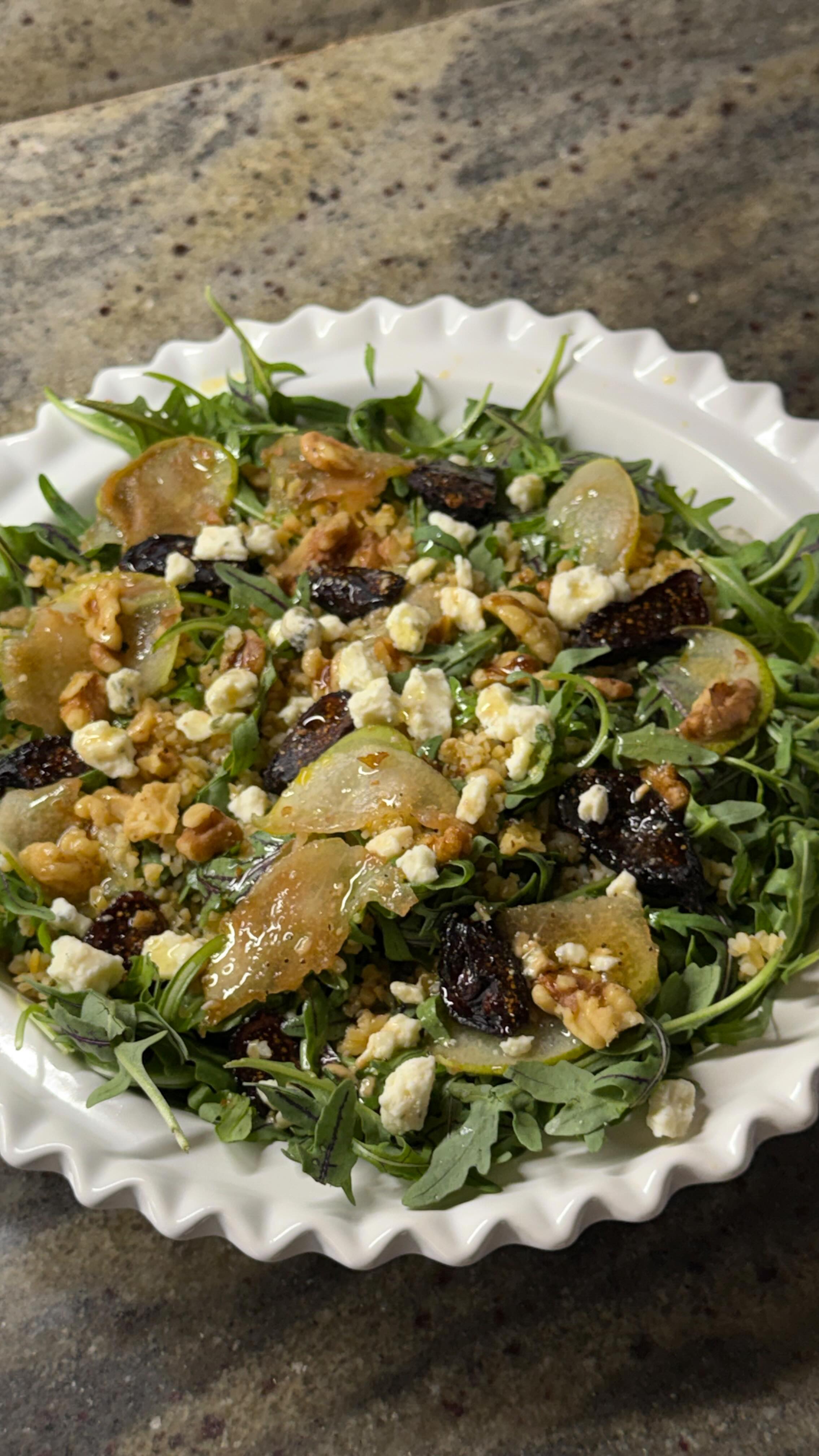 Instagram post by @paulinareitman for Zyliss. Caption reads: [...] #saladrecipe #holidayrecipes #zylissofficial....