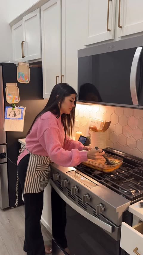 Instagram post by @itzellcastaneda for Whirlpool. Caption reads: [...] struggle this season – count on the....