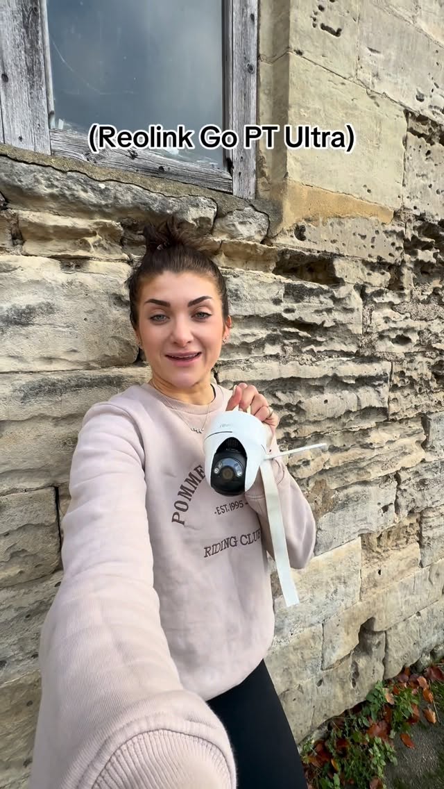 Instagram post by @phoebecharlotte_equestrian for Reolink. Caption reads: Having peace of mind that Edie is okay with....