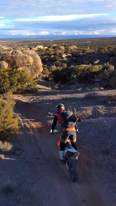 Instagram post by @moskopete for Mosko Moto. Caption reads: I love the desert 🏜️ Lack of water = low....