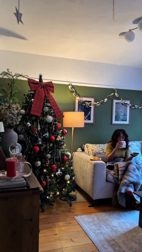 Instagram post by @imjessiara for HNB Cosmetics. Caption reads: Is this a sign or did I just get a good nights....