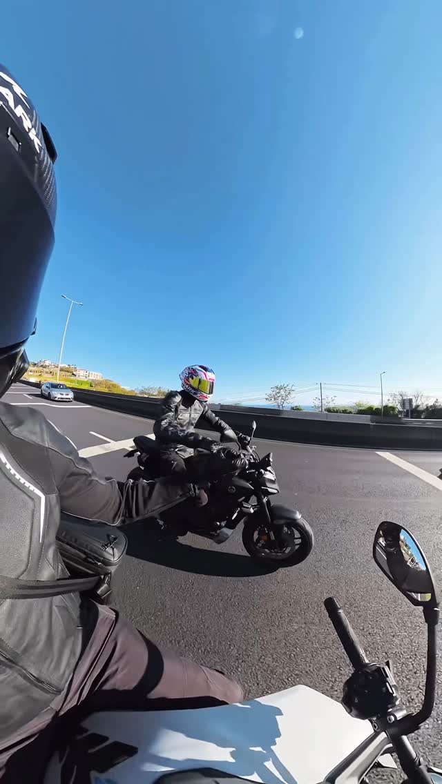 Instagram post by @finns_pitstop for SHARK Helmets. Caption reads: Lalalalalalala 🏍️😍

🎥 Insta360 X5 
➖➖➖
🤝🏽....