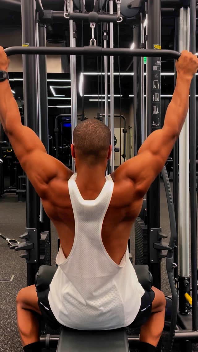 Instagram post by @shirbinii for SQUATWOLF. Caption reads: Pull workout. . . . Wearing @squatwolf — use code....