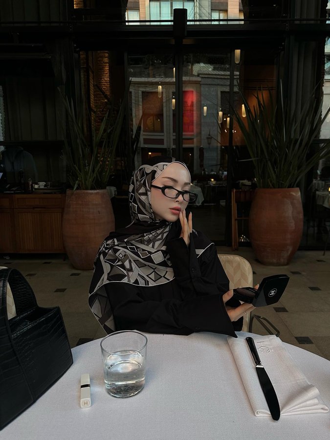 Instagram post by @runifluz_ for Imannoor. Caption reads: I’ve been wearing patterned scarf a lot lately and....