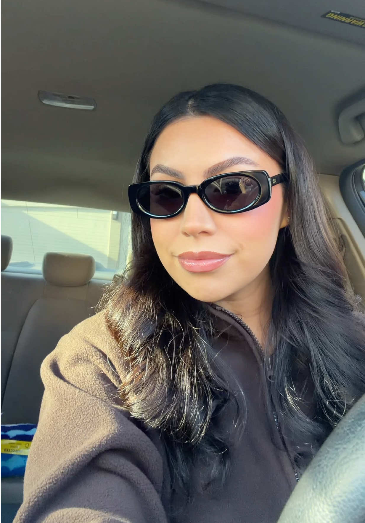 TikTok post by @mari.bajari for DEZI. Caption reads: [...] sunnies are in the style “booked” 🤏🏼✨....