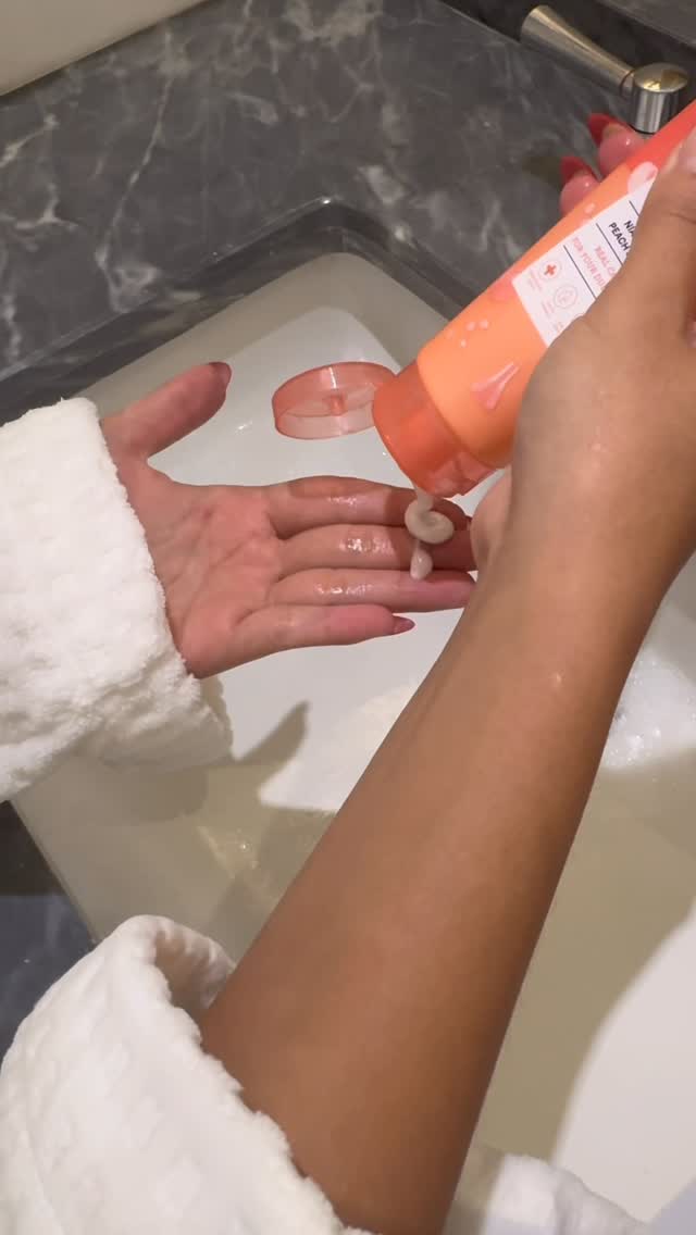 Instagram post by @nabilamarsyanda for Scarlett Whitening. Caption reads: a little glow for the day🧖🏻‍♀️.