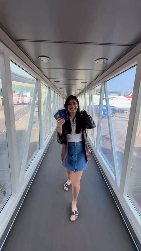 Instagram post by @himynameispriya for Plum Goodness. Caption reads: I forgot my passport and visiting Dubai with Sid’s....