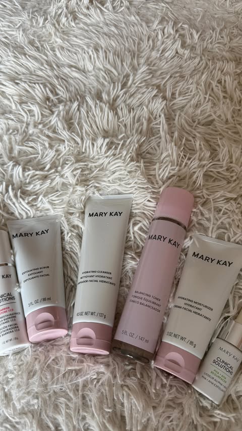 Instagram post by @carolinemaggs for Mary Kay. Caption reads: [...] using the best of the best #mkpartner....