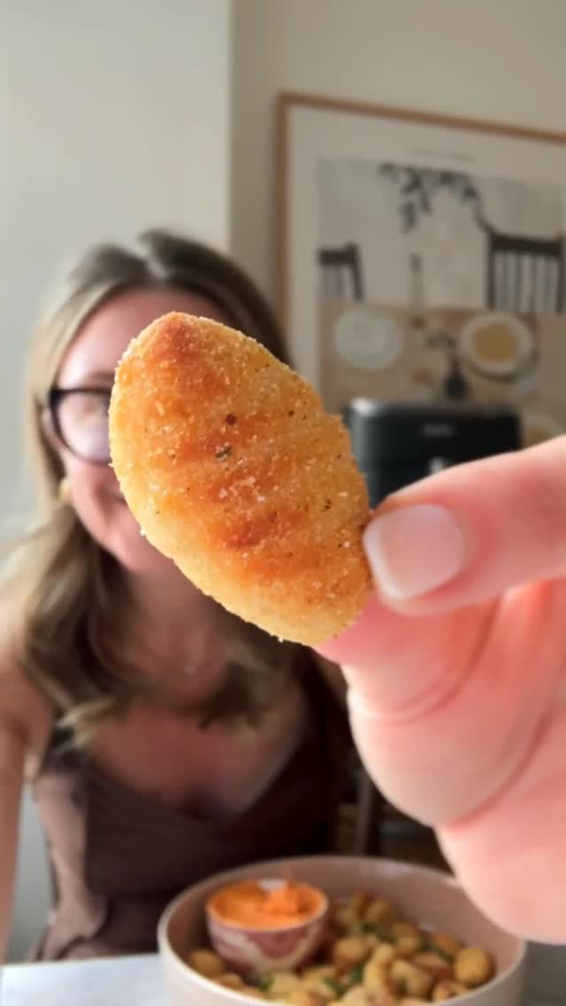 Instagram post by @simply_alessandraa for COSORI. Caption reads: ✨GIVEAWAY CLOSED✨I am so excited to share this....