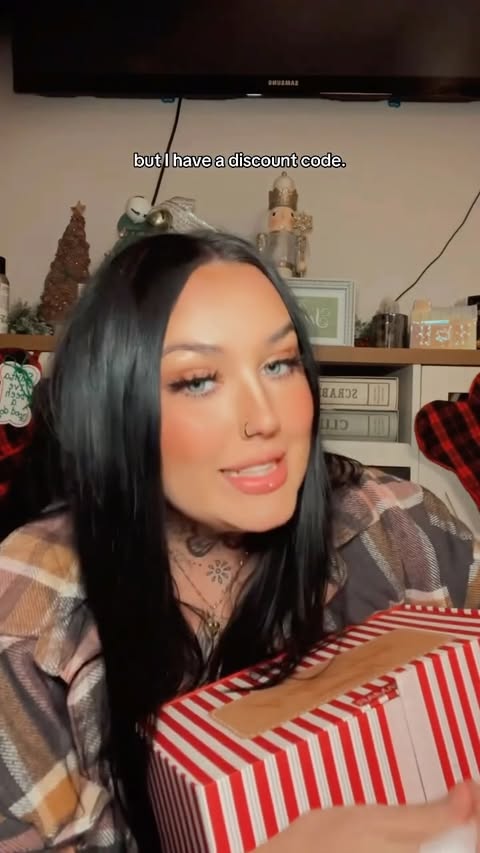 Instagram post by @mirroredbymarquie for Framar. Caption reads: [...] got you 😛 use “MARQUIE” on ALL things....