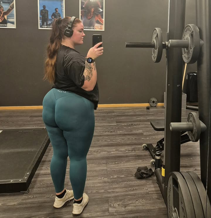 Instagram post by @robynronnberg for Gtechwear. Caption reads: [...] i'm on my way🖤

Robyn15 för 15% hos....