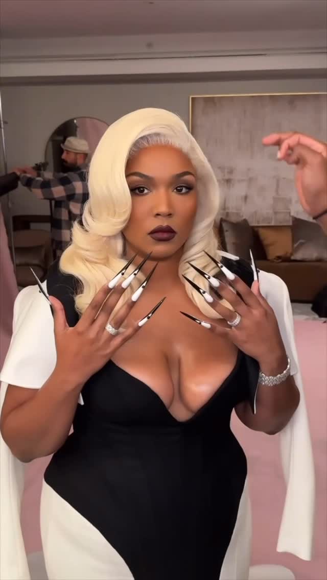 Instagram post by @jstayready_ for Mielle Organics. Caption reads: Lizzo, but make it Met Magic. @jstayready_ brought....