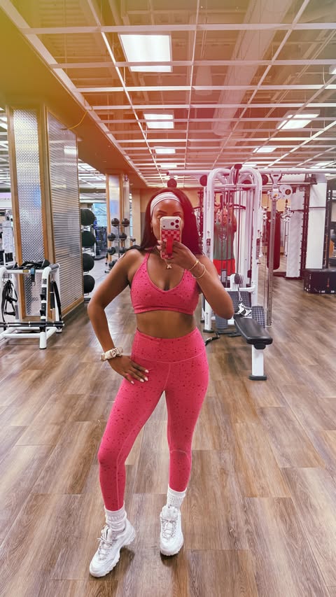 Instagram post by @aieshabeasley for Sports Research. Caption reads: [...] I’ve been loving the Sports Research Tart....