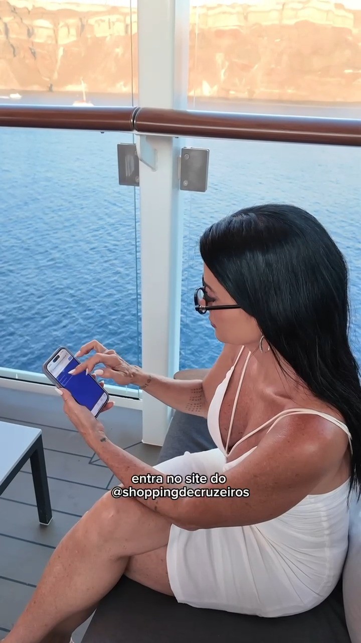 Instagram post by @soniamatte for Royal Caribbean. Caption reads: Quer explorar o mundo com conforto, praticidade e....