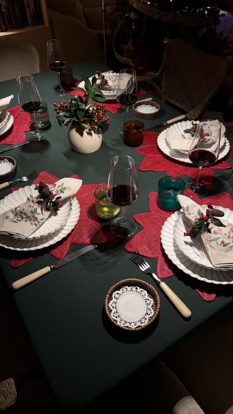 Instagram post by @mariamartinn for ZARA. Caption reads: [...] 27091222 (xs) (publi/regalo) Bolso @zara....