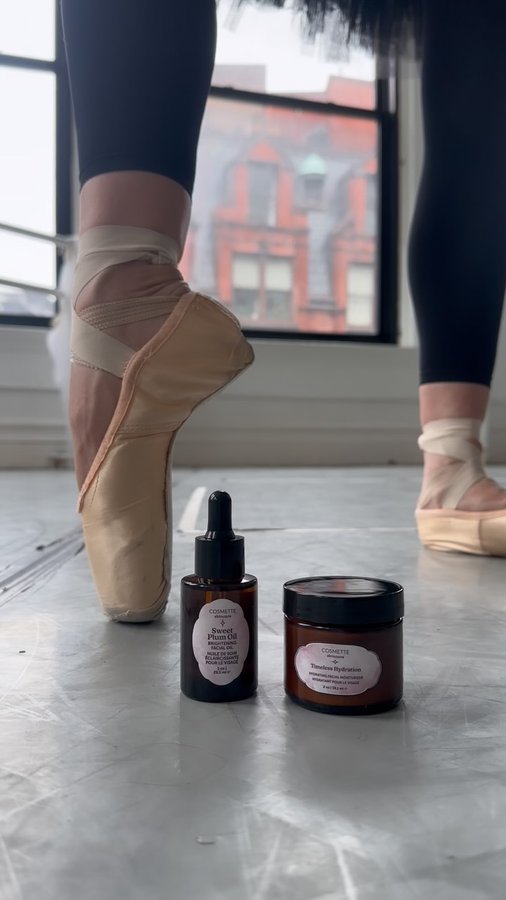 Instagram post by @powi295 for Cosmette Skincare. Caption reads: [...] a moment to care for my skin with....