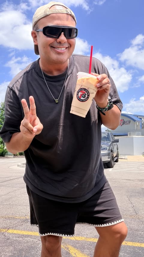 Instagram post by @cosmopolitips for 7 Brew Coffee. Caption reads: [...] afternoon boost. ☕️🥤☀️ I stopped by....