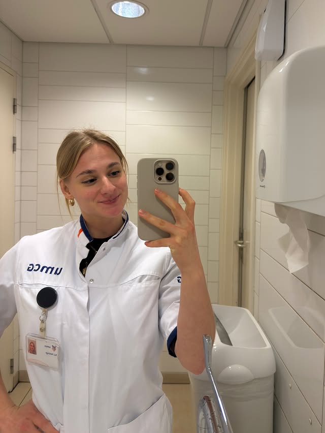 Instagram post by @nadinehettinga_ for Esn. Caption reads: GYNEACOLOGY AND OBSTETRICS !! 🤰🏼 the internship....