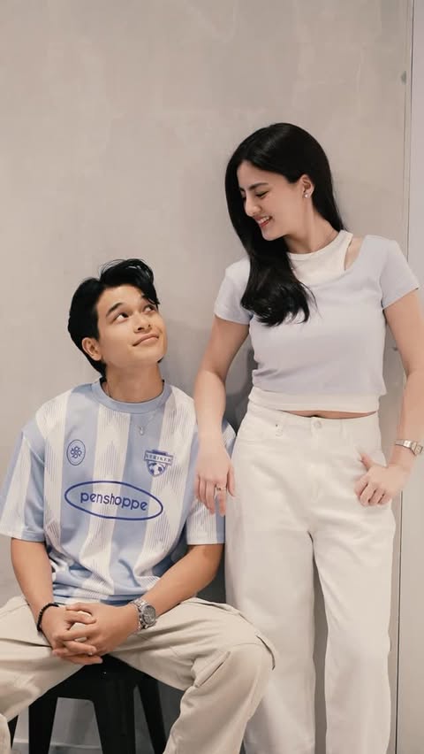 Instagram post by @cassy for Penshoppe. Caption reads: [...] new fits, same shopping buddy ☁️🩵🎆....