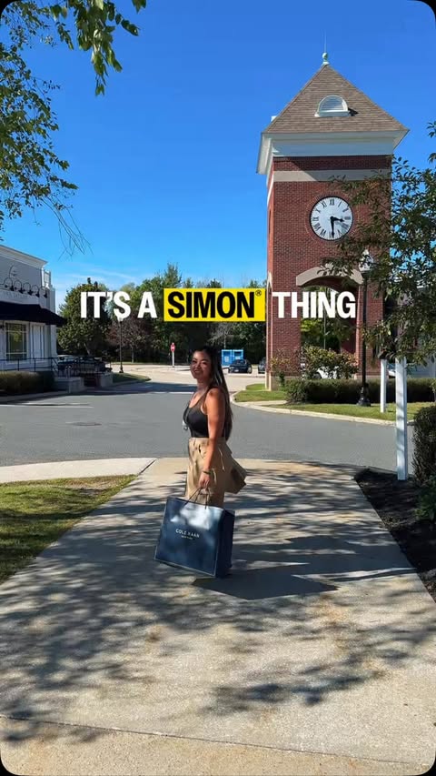 Instagram post by @xoxomonniee for Premium Outlets. Caption reads: [...] #itsamymallthing #simonpremiumoutlets.