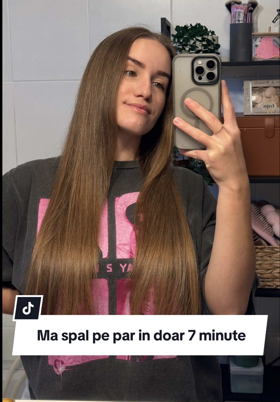 TikTok post by @a.linanicoleta for Hairburst. Caption reads: Replying to @니콜레타 De data asta am lasat clipul....