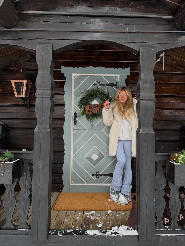 Instagram post by @anefarstad for Caspara Sports. Caption reads: Winter moments with my favorites 🤍 PS: the....