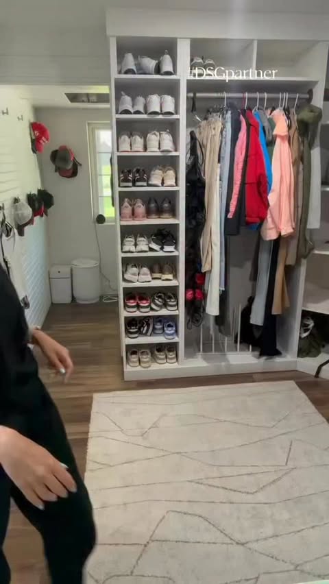 Instagram post by @trishahyde for DICK'S Sporting Goods. Caption reads: @dickssportinggoods #dsgpartner Just getting ready....