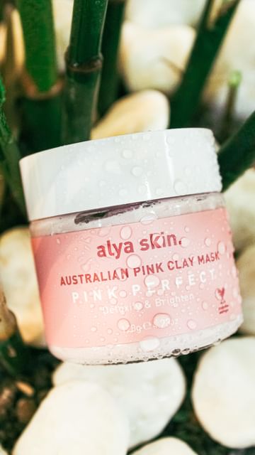 Instagram post by @lyndamilktea for Alya Skin. Caption reads: I am absolutely love this product, my skin feels....