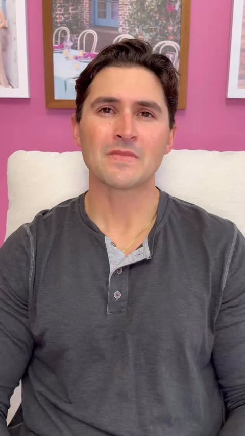 Instagram post by @elfitvic for TUSHY. Caption reads: [...] time to upgrade your clean routine with....